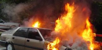 Bo pali sie pod maska