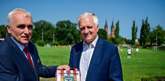 Waldemar Urban, prezes MKS Tarnowia i Jarosław Gowin, wicepremier, minister nauki i szkolnictwa wyższego