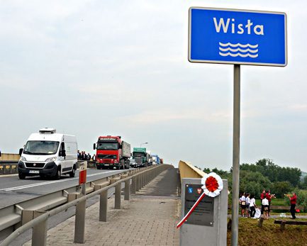 Marszalek-Nawara-patronem-mostu-w-Gorce.jpg Marszalek Nawara patronem mostu w Gorce