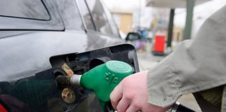 Polacy mniej tankuja