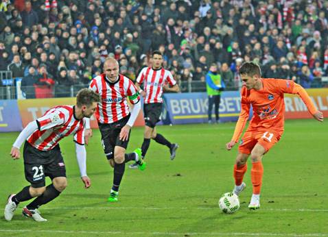 Zmagania Termaliki z Cracovią na trybunach w Niecieczy oglądał komplet widzów | fot. Grzegorz Golec Termalica