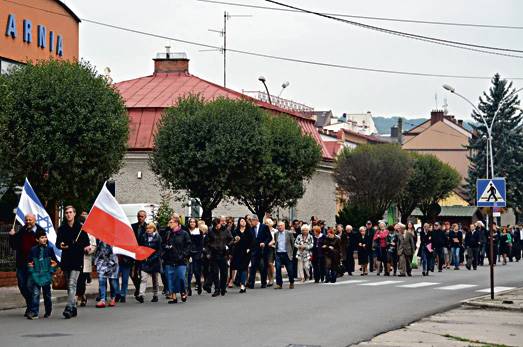 Marsz poświęcony pamięci Żydów pomordowanych w czasie II wojny światowej w Brzesku odbył się w tym mieście już po raz drugi Uczcili pamiec zydow