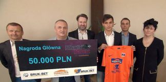 Wiktor Planeta wreczenie nagrody Pilkarski Diament