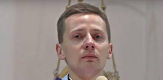 ksiadz Jacek Miedlar