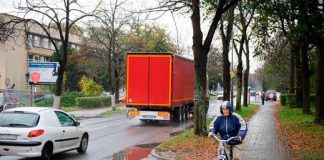 Ciężarówki rozjeżdżają Mościce