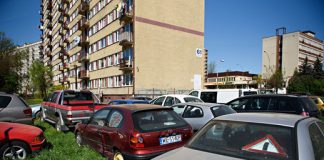 parkowanie pod blokiem