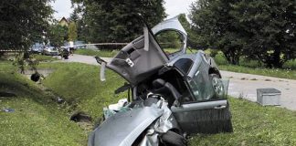 policjaWypadekSamochod