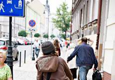 rowerzysci na chodniku