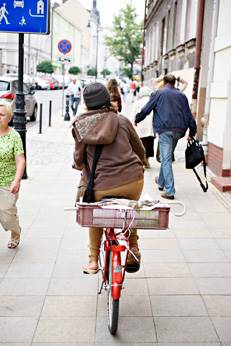 rowerzysci-na-chodniku.jpg rowerzysci na chodniku