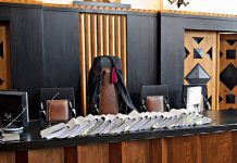 Sędziowie pokazują majątki sedziowie