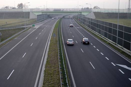 Na autostradzie A4 między Rzeszowem a Tarnowem nie ma ani jednej stacji paliw – warto o tym pamiętać, wybierając się w drogę stacje paliw autostrada