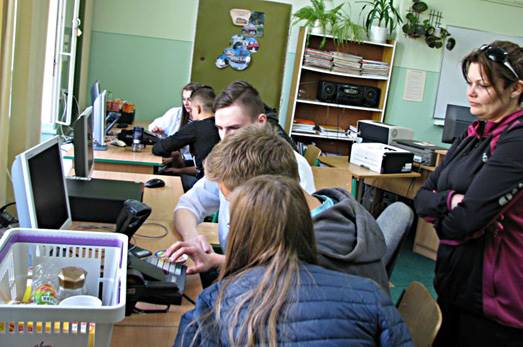 Podczas majowych dni otwartych szkoły obecni uczniowie zachęcali swoich młodszych kolegów do wybrania placówki jako miejsca dalszej nauki. Z jakim skutkiem okaże się do końca wakacji… szkola w radlowie