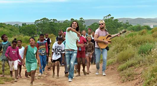 Na tarnowskim Rynku Ivan Komarenko wraz z dziećmi z Afryki zaprezentuje swój muzyczny projekt zrealizowany dla św. Jana Pawła II „Tak mówił papież” tarnow sdm