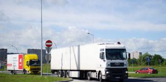 tiry na autostradzie