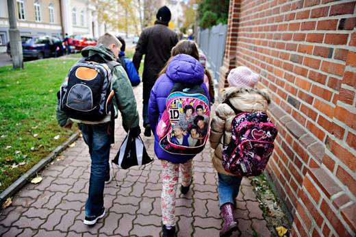 Zaleca się, by tornister miał równe, szerokie szelki, których długość umożliwi uczniowi jego swobodne wkładanie i zdejmowanie, jednocześnie zapewniając jak najlepsze przyleganie plecaka do pleców tornistry