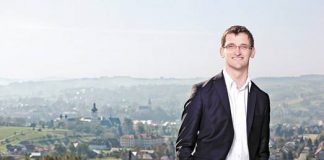 tuchow radny rezygnacja