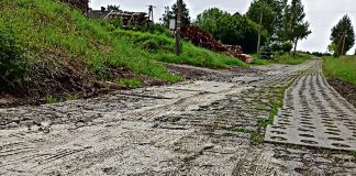 Zniszczona droga w Rzepienniku Biskupim