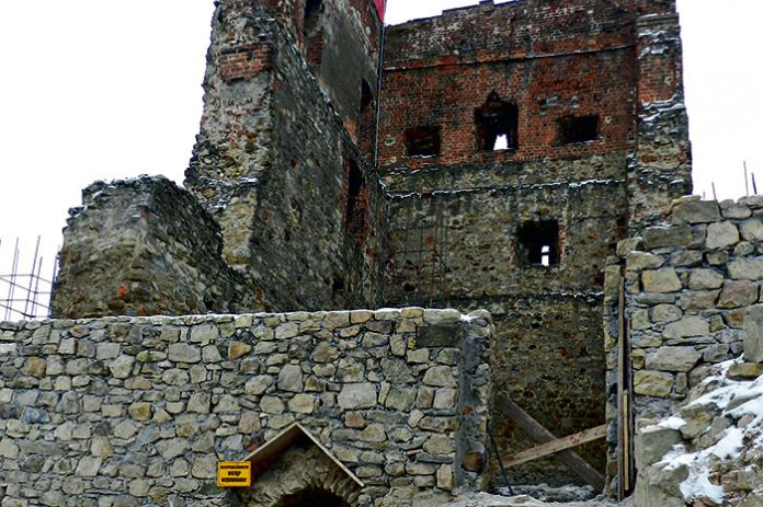 Melsztyn Ruinyzamkucorazpiękniejsze