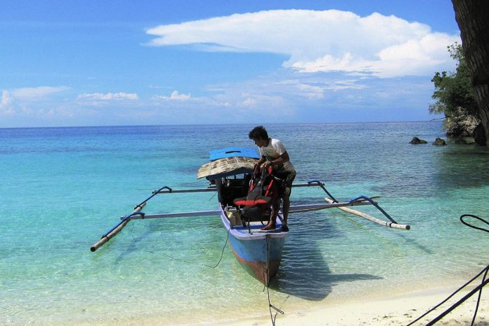 Łódź na wybrzeżu Rajuni