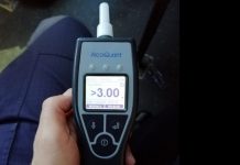 Dwóch nietrzeźwych kierowców zatrzymanych jednego dnia przez dąbrowską drogówkę. Alkomat