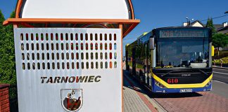 miejskie autobusy dowożą pasażerów także na ich teren