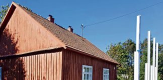 Trzy metry od niewielkiego domu stanie ogromny ekran akustyczny