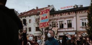 Nauczycielka doniosła do MEN, że wzięła udział w Strajku Kobiet