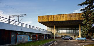 Dworzec w Mościcach, który zwraca uwagę architektów i historyków sztuki, musi czekać na lepsze czasy