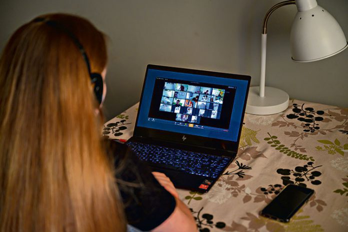 Nauczyciele, uczniowie i rodzice o zdalnych lekcjach
