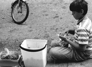 Praca dla młodych retro temi