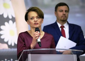 Synowie Jadwigi Emilewicz jeździli na nartach mimo obostrzeń. Były wiceminister wydała oświadczenie