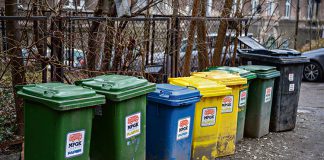 brązowe pojemniki na bioodpady