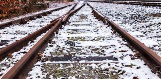 tory kolejowe zimą