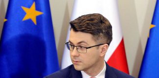 Rzecznik rządu: Nie możemy wykluczyć żadnego wariantu