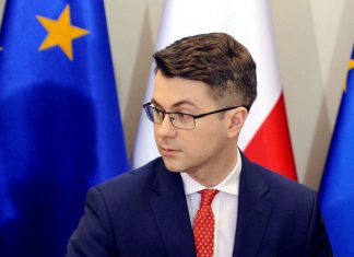 Rzecznik rządu: Nie możemy wykluczyć żadnego wariantu