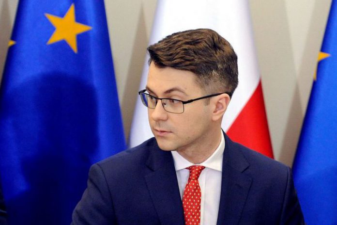 Rzecznik rządu: Nie możemy wykluczyć żadnego wariantu