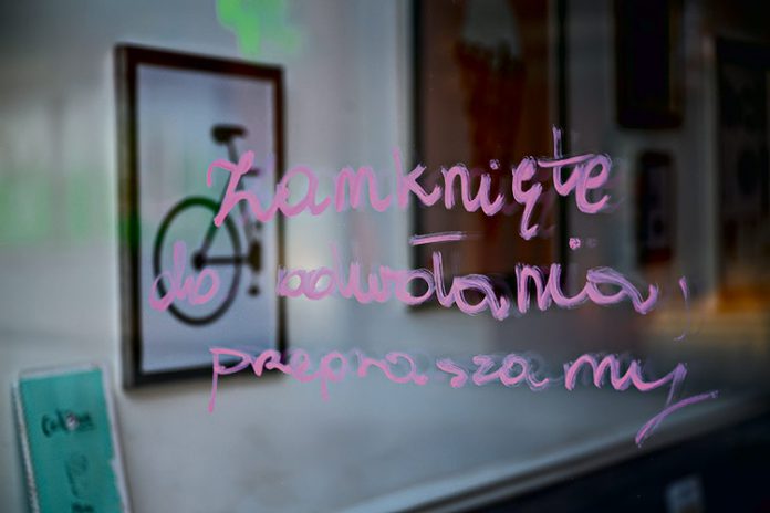 Koronawirus zamyka nas znowu w domach, a władze sanitarne przypominają o bezpiecznym zachowaniu