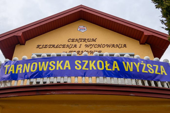 TarnowskaSzkołaWyższa aferazpodręcznikiemKlimasińskiego