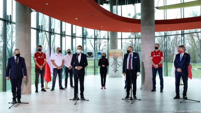 Oficjalnie: Olimpijczycy i piłkarze zostaną zaszczepieni