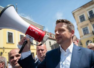 Który polityk cieszy się największym zaufaniem Polaków? [SONDAŻ]