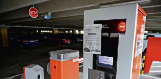 Szwankują automaty pobierające opłaty postojowe na parkingu