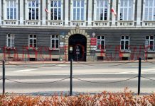 Urząd Miasta Tarnowa wulgarny napis