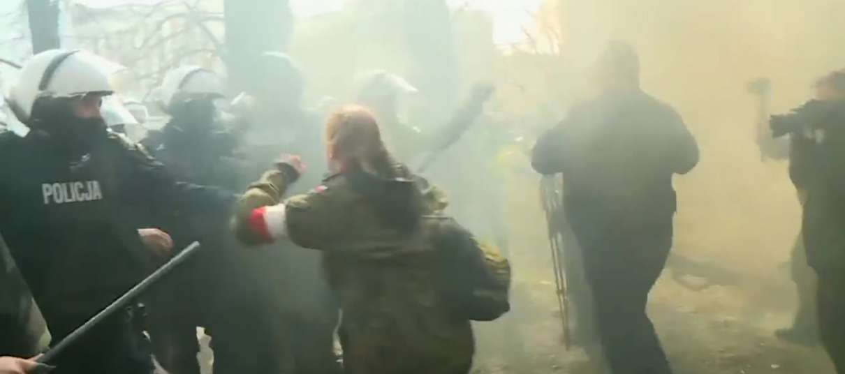 pacyfikacja protestujących