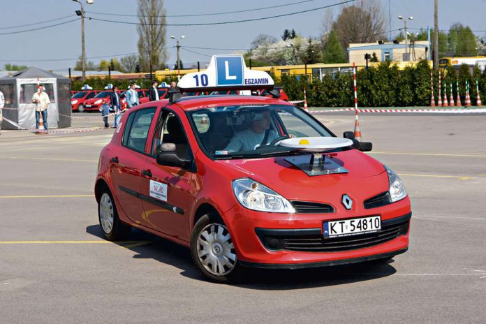 zdawał na prawo jazdy w Tarnowie podchodził do egzaminu razy