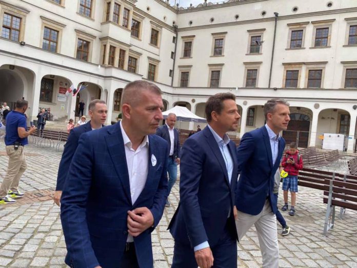 Bartosz Arłukowicz o lekarzach i pielęgniarkach: Być może trzeba ten postulat spełnić