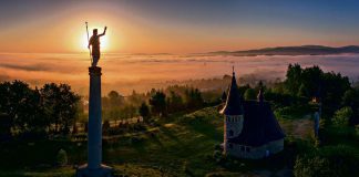 Ks. Marcin Gądek fotografuje kościoły z nieba