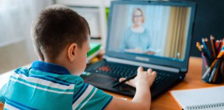 Nastolatek obraził nauczycielkę. Teraz stanie przed sądem