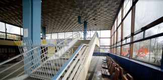 Wnętrze dworca w Mościach