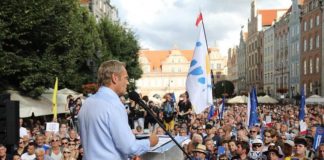 Tusk do Kaczyńskiego: Wyjdź z tej swojej jaskini i stań ze mną twarzą w twarz!