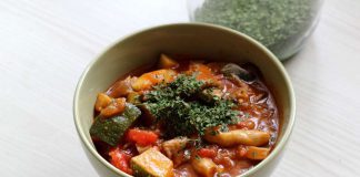 Leczo z cukinią i boczniakami